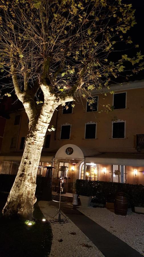 Ristorante Albergo Corona Novi Ligure Buitenkant foto
